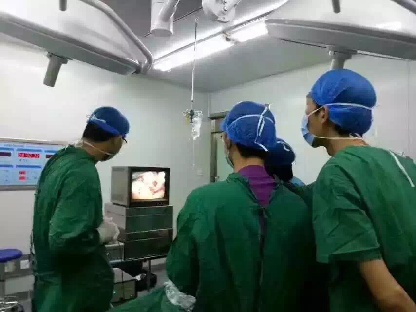 腹腔镜手术(图1)